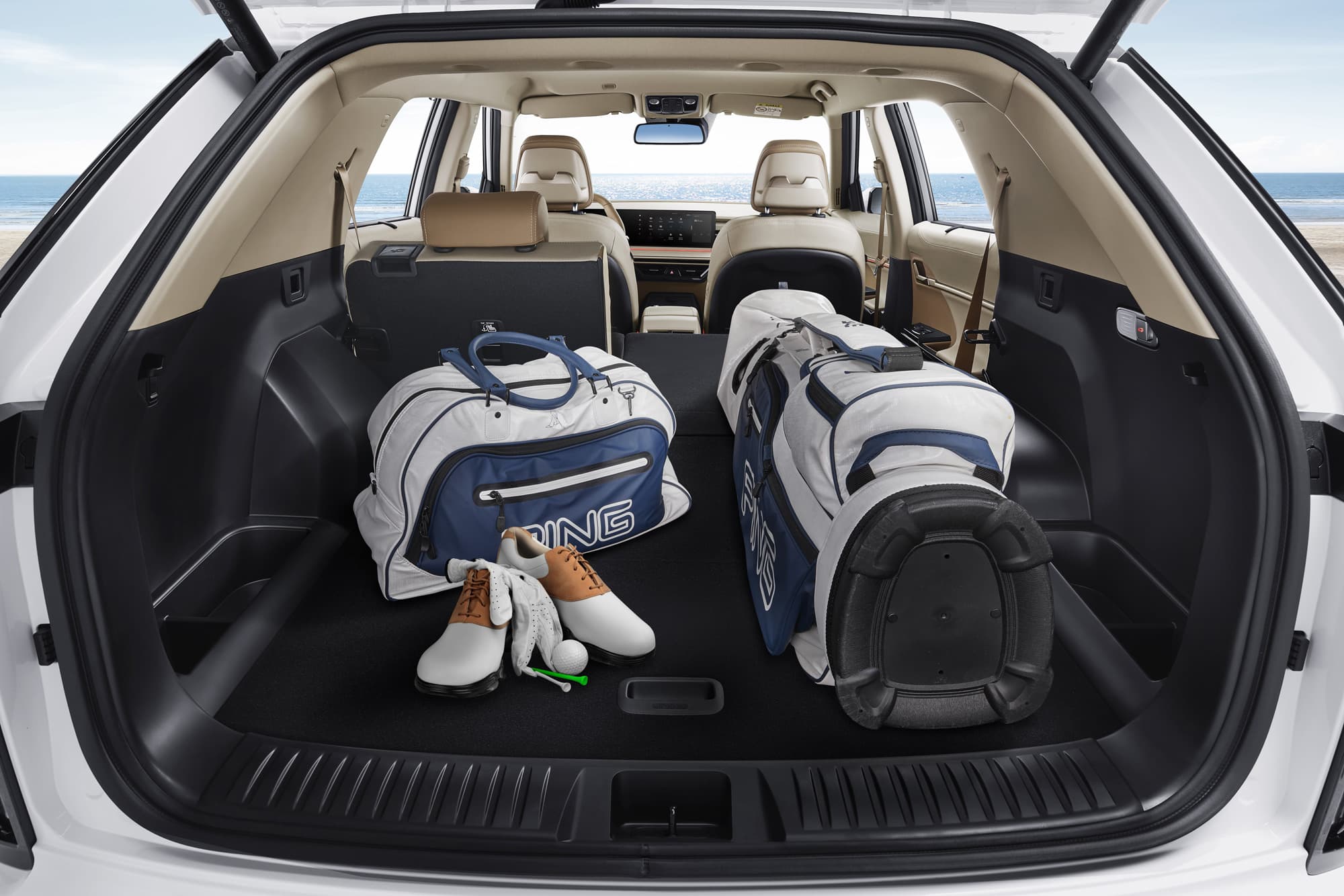 KGM Actyon trunk with 2nd row 60 folded